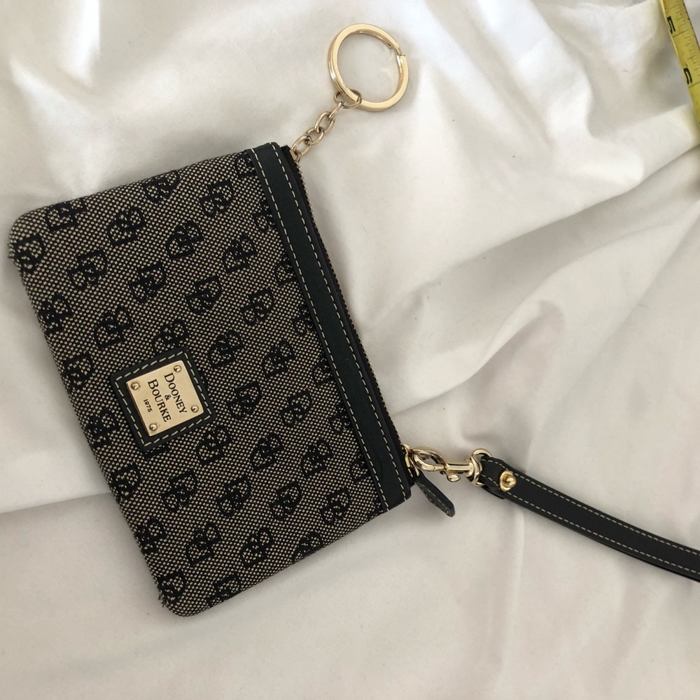 SALE❗️Dooney & Bourke NEW wristlet